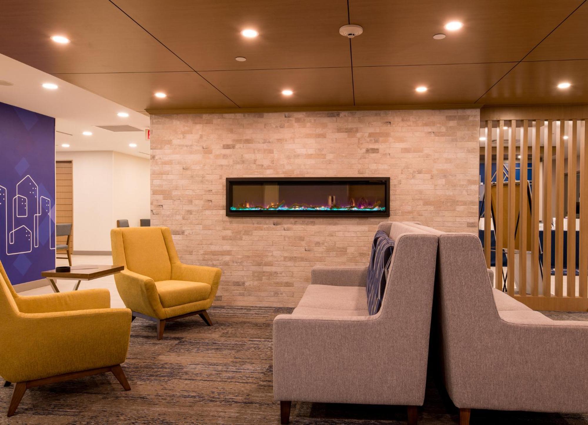 Holiday Inn Express & Suites Huntsville By Ihg Екстериор снимка